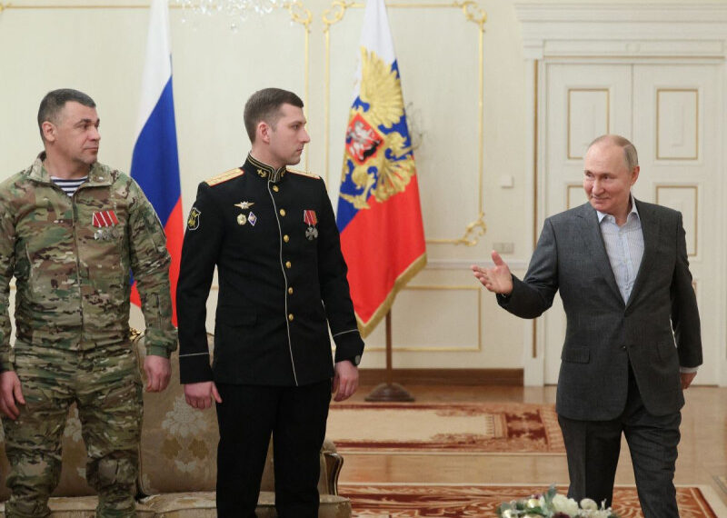 Putin ofrece la ciudadanía a extranjeros que combatan por Rusia
