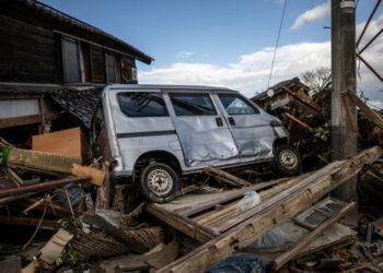 Tras cinco días bajo los escombros hallan a mujer de 90 años