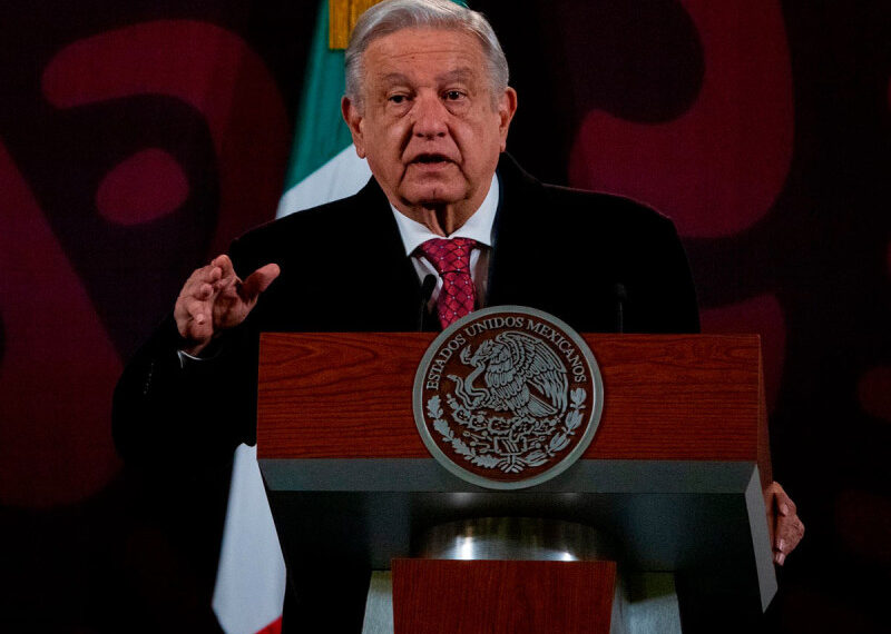 López Obrador critica fallo de jueza que liberó a 8 militares ligados a caso Ayotzinapa