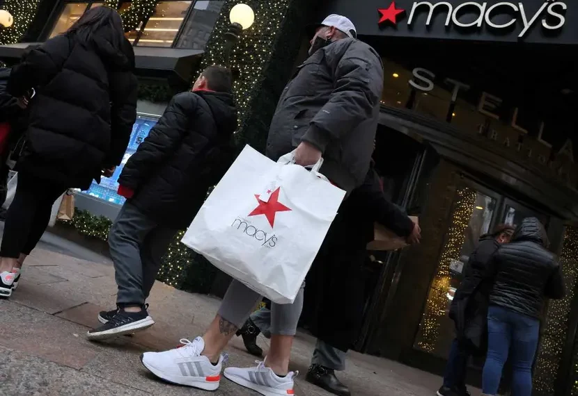 Economía de EU crece en 2023 y ‘rompe’ los pronósticos; cierra con aumento de 2.3%