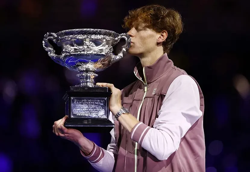 ¡Jannik Sinner se impone a Medvedev y conquista el Abierto de Australia!