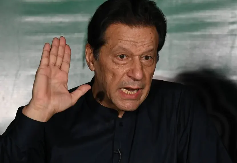 Imran Khan, exprimer ministro de Pakistan, es condenado a 10 años de prisión