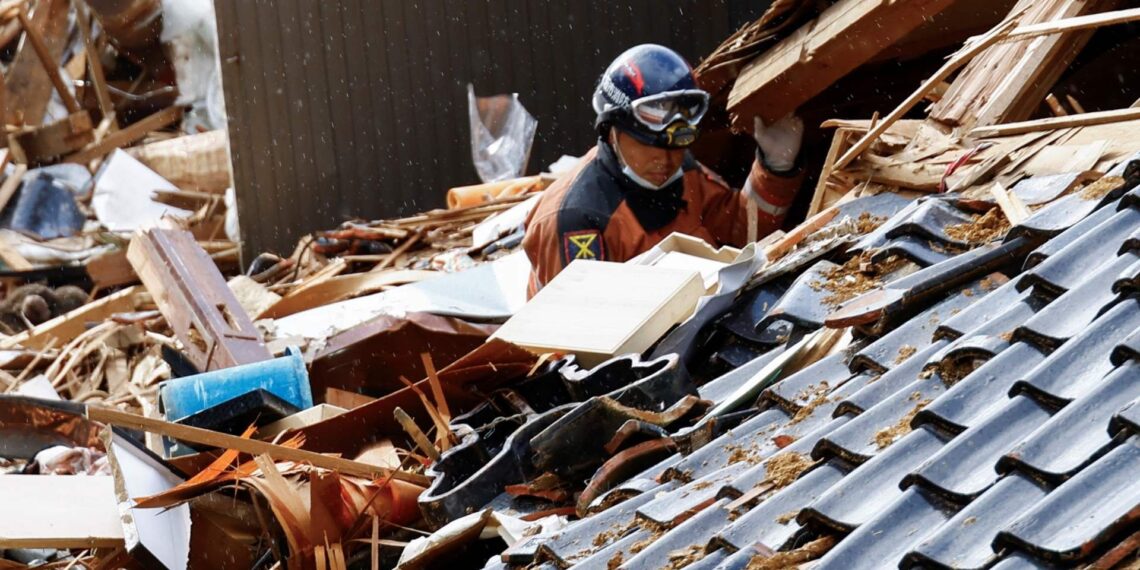 Suman 126 muertos por terremoto en Japón; se registran 211 desaparecidos