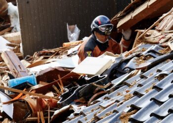 Suman 126 muertos por terremoto en Japón; se registran 211 desaparecidos