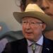 Ken Salazar expresa su postura a favor de la reforma judicial