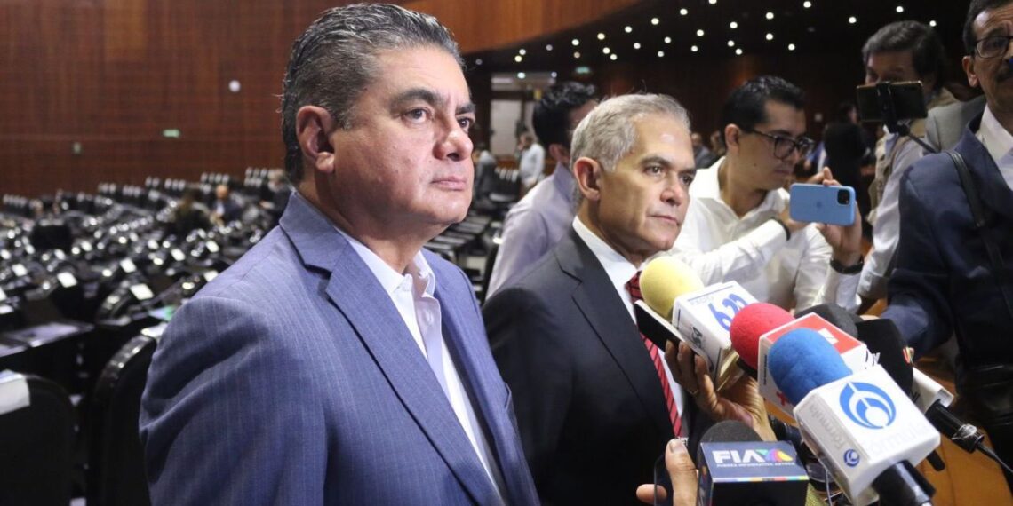 Luis Espinoza Cházaro rompe lazos con el PRD