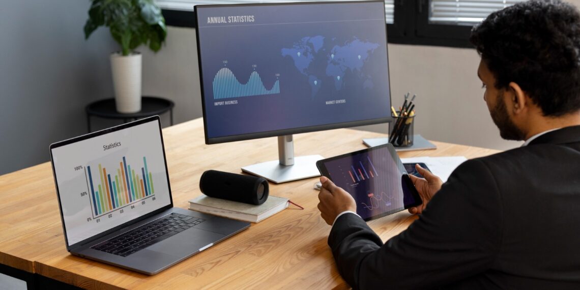 En 2024, fortalece tu estrategia comercial a través del monitoreo de datos: descubre los 5 desafíos que puedes estar enfrentando y cómo resolverlos.