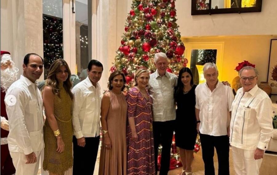 Expresidente Enrique Peña Nieto celebra en compañía los exmandatarios estadounidenses Bill Clinton y Hillary Clinton