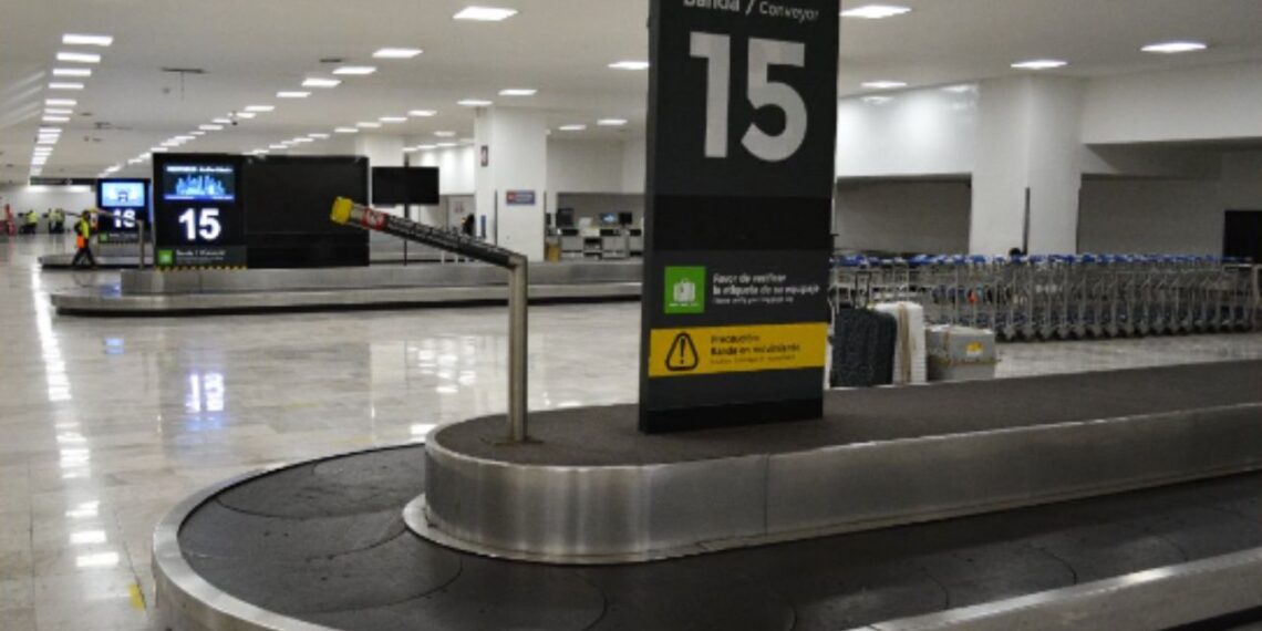 Registran conato de incendio en el AICM por una pantalla