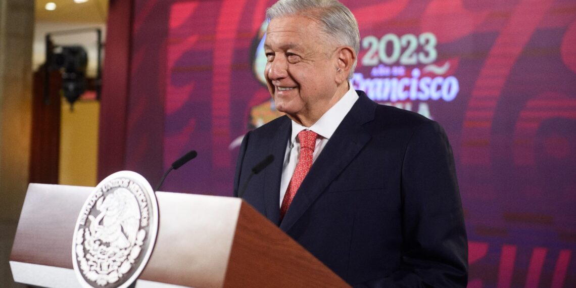 AMLO enviará dos iniciativas de reforma constitucional en materia laboral