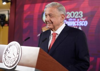 AMLO enviará dos iniciativas de reforma constitucional en materia laboral