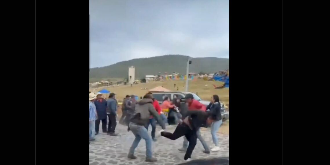 Comerciantes de La Marquesa agreden a jóvenes por reclamar su “cambio”