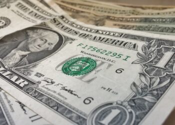 Peso mexicano se deprecia frente al dólar