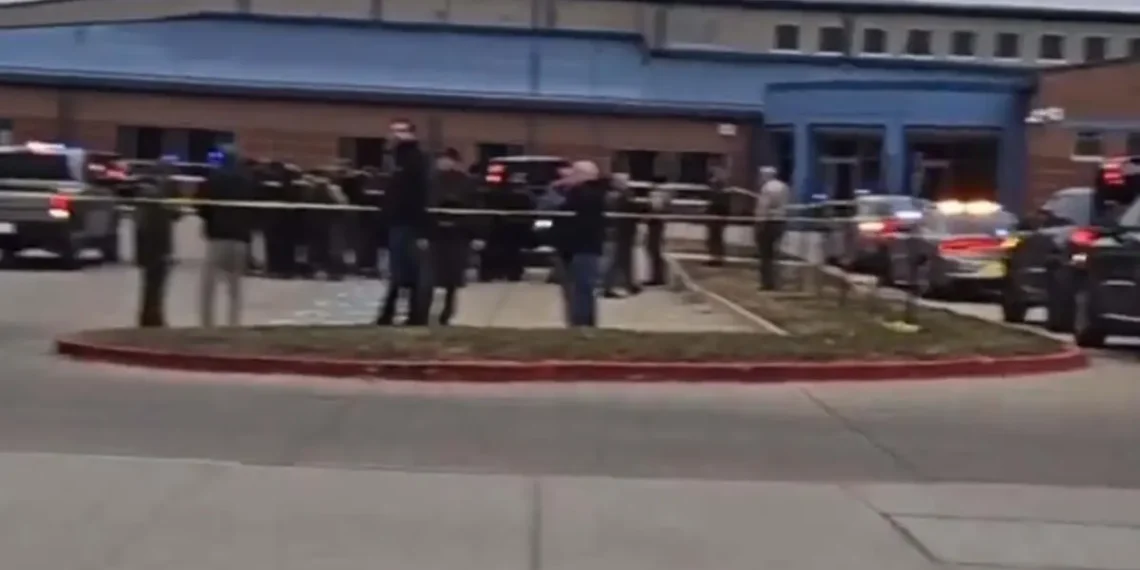 Tiroteo dentro de una escuela secundaria en Iowa deja ‘múltiples víctimas’