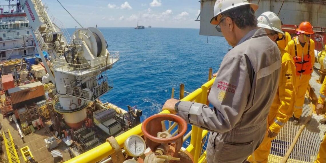 Pemex impulsa la producción con construcción de plataformas marinas en Veracruz