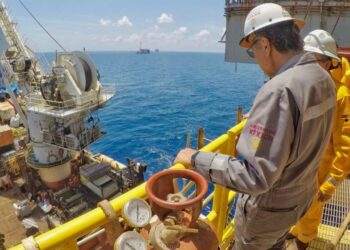 Pemex impulsa la producción con construcción de plataformas marinas en Veracruz