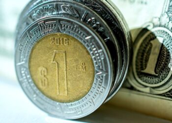 Peso vuelve a mostrar músculo frente al dólar