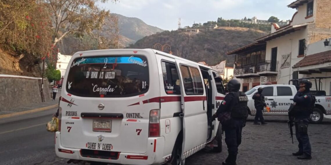 Servicio de transporte público en Taxco se reanuda, pero con pocas unidades