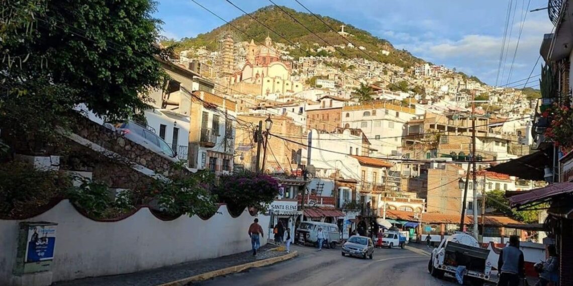Taxco se queda sin transporte público por violencia