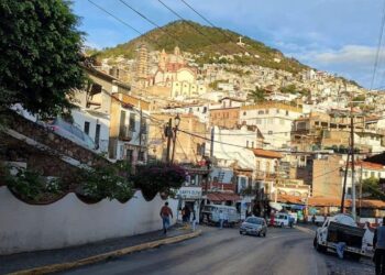 Taxco se queda sin transporte público por violencia