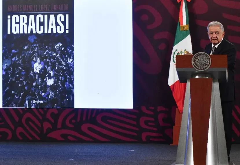 Ésta es la portada del último libro de López Obrador; tiene 20 capítulos
