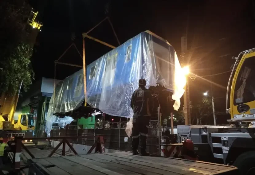 ¡De China a CDMX! Llegan 2 nuevos convoyes al Tren Ligero ya ‘bautizados’