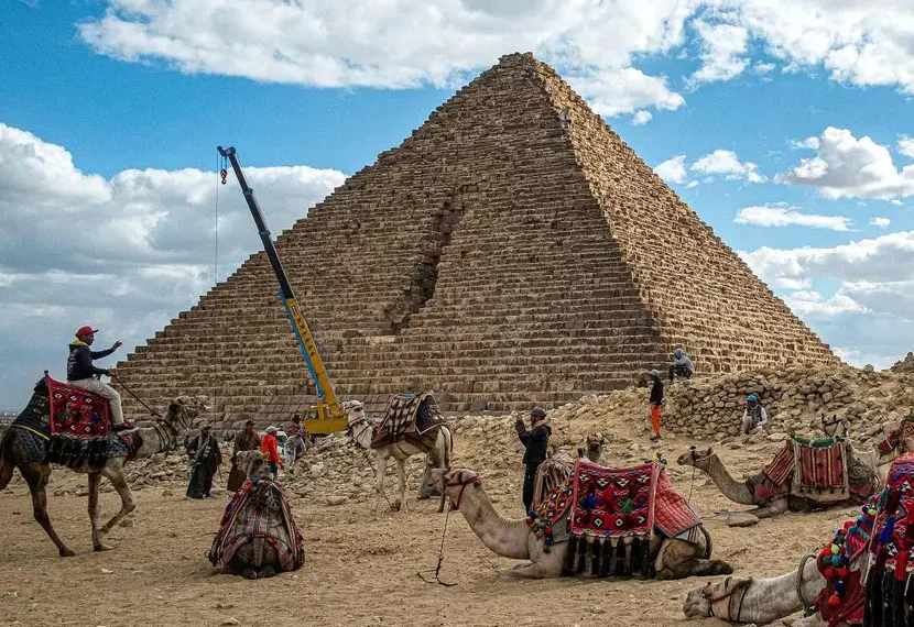 Egipto intenta ‘renovar’ una de las pirámides de Guiza… y le llueven críticas