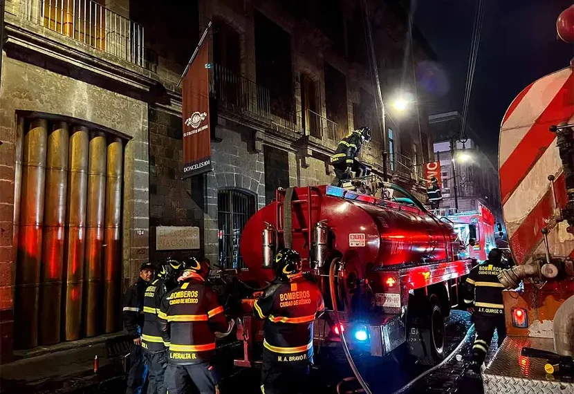 Después de tres horas de trabajos, incendio en el Centro de la CDMX fue controlado