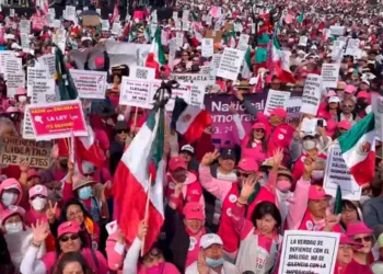 Marcha por Nuestra Democracia se reúne en el Zócalo capitalino y en diversas plazas del país