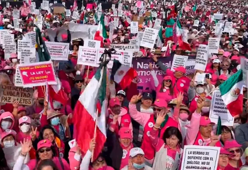 Marcha por Nuestra Democracia se reúne en el Zócalo capitalino y en diversas plazas del país