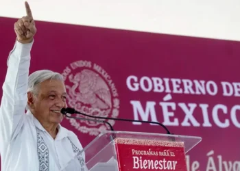Entregaré la banda presidencial a una mujer que piensa como la mayoría del pueblo: López Obrador