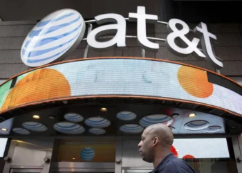 Miles de usuarios de AT&T están sin servicio de telefonía en EU; otras compañías sufren cortes
