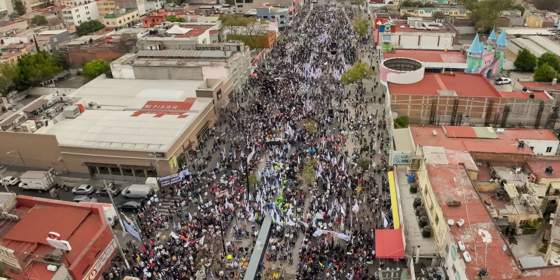 Más de 30 mil maderenses acuden al segundo informe de Janecarlo Lozano