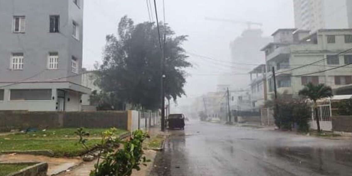 Emiten alerta amarilla por fuertes vientos en las 16 alcaldías de la CDMX