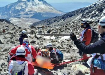 Encuentran sin vida al guía de alpinistas perdidos en el Pico de Orizaba