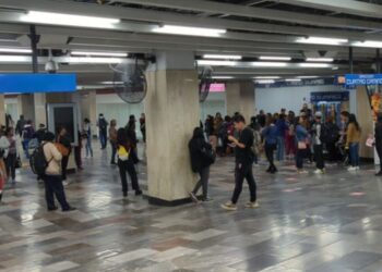 Hombre se arroja al paso del tren en la estación Pino Suárez en la L2 del Metro