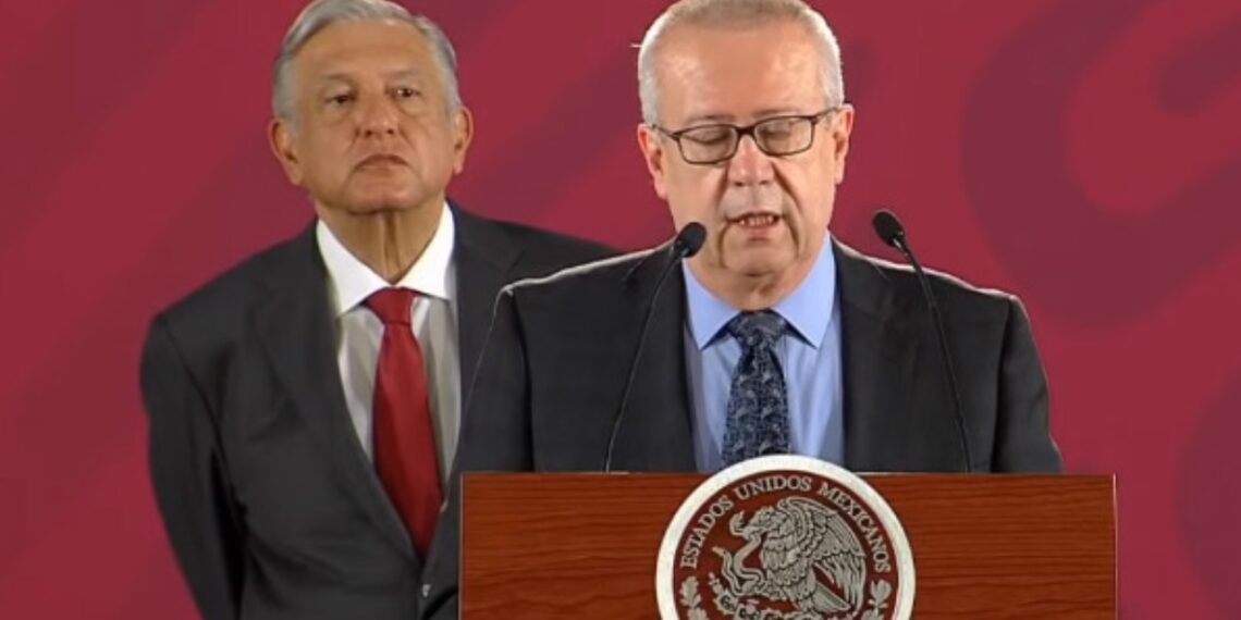 AMLO envía pésame a familia de Carlos Urzúa… pero acusa calumnias de oposición