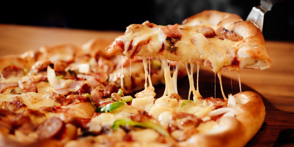 Pizzería pondrá a la venta pizzas a 10 pesos