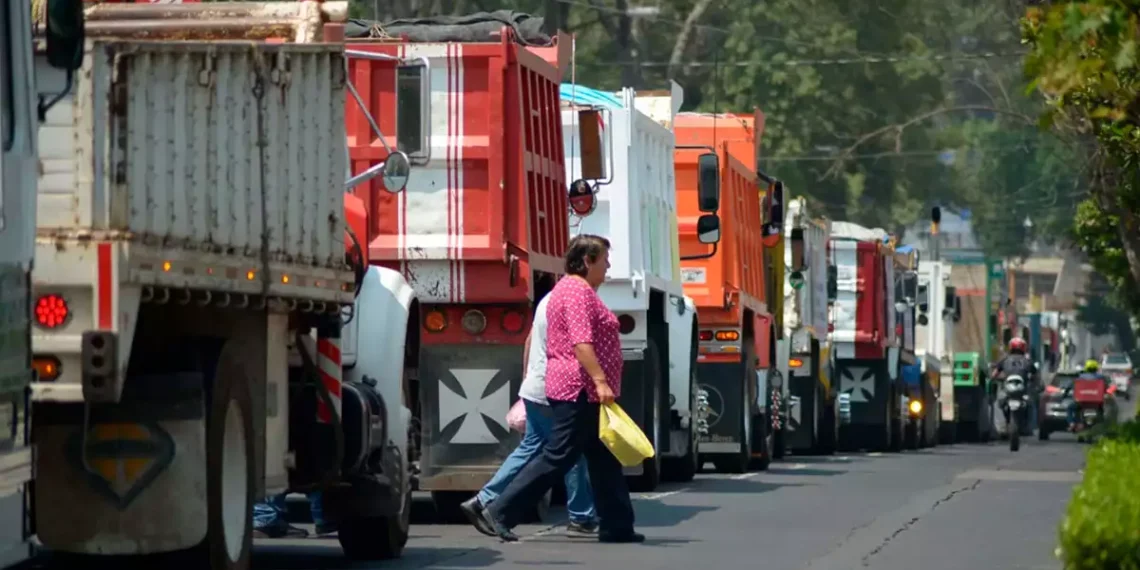 Transportistas inician paro nacional para exigir mayor seguridad en las carreteras