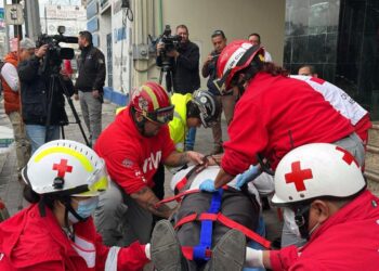 Colapso de elevador en funeraria de Monterrey deja tres heridos