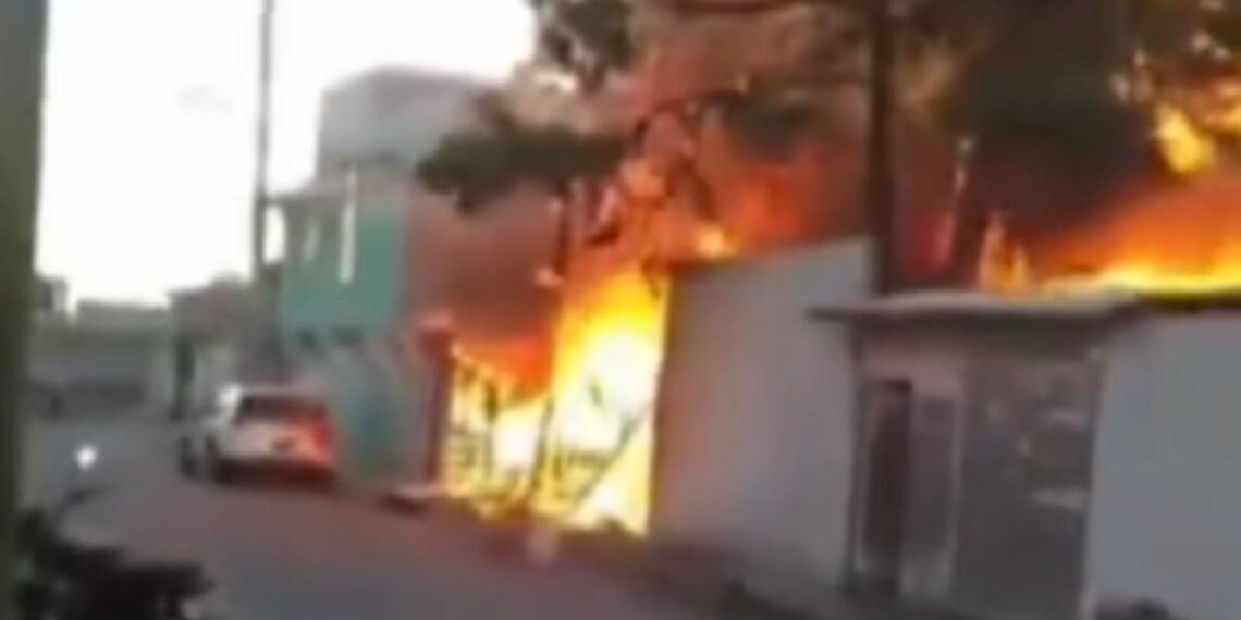 Mueren perritos por explosión de pirotecnia en taller clandestino en Tultepec