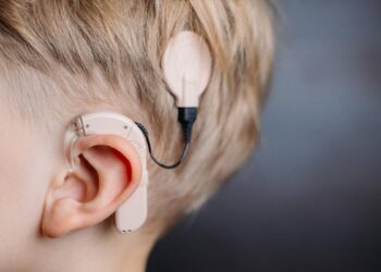 Implantes cocleares: tecnología que permite disfrutar de los sonidos a las personas con hipoacusia