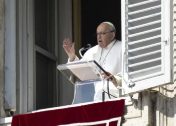 ‘Los pueblos están agotados de una guerra inútil’: Papa Francisco