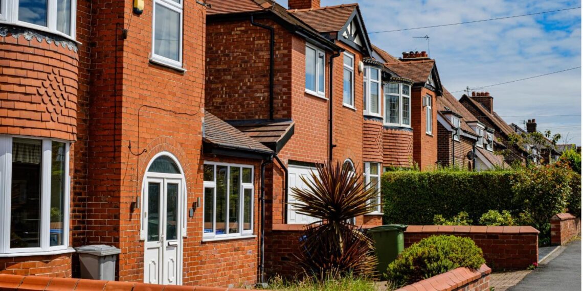 Vivienda adosada: Qué es y recomendaciones para comprarla