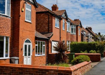 Vivienda adosada: Qué es y recomendaciones para comprarla