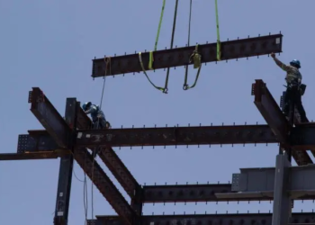 Obreros marchan en Ciudad Juárez para reducir la jornada laboral