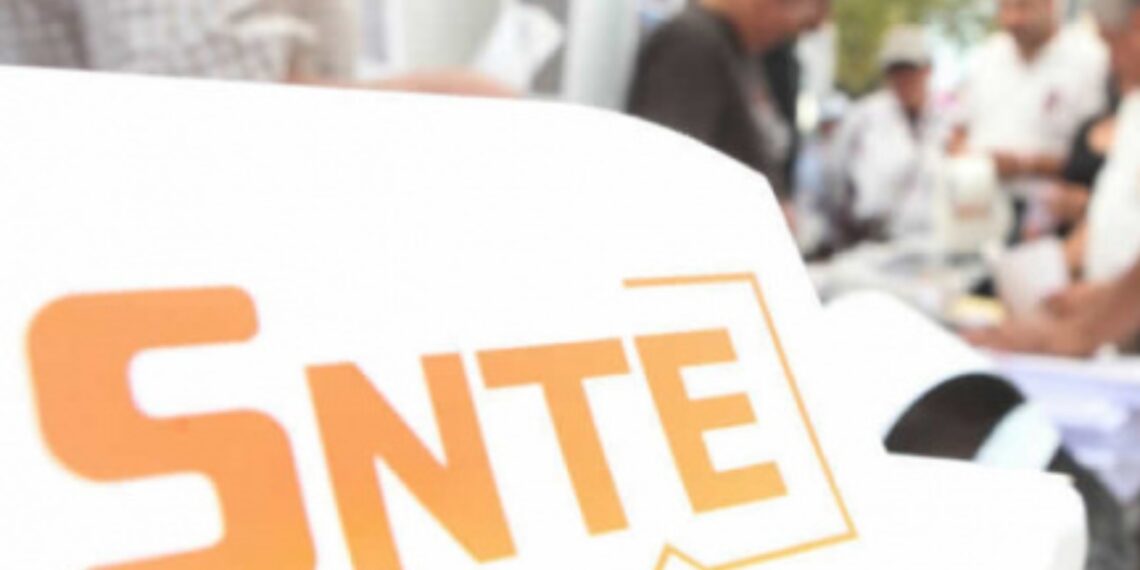 Agradece AMLO a la SNTE y CNTE por evitar conflictos en el presente sexenio