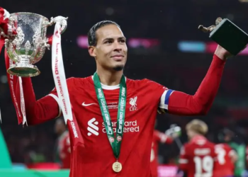 Gol de Van Dijk le da al Liverpool la Copa de la Liga en Wembley
