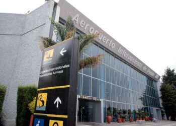 Cierran aeropuerto de Puebla por ceniza del Popocatépetl