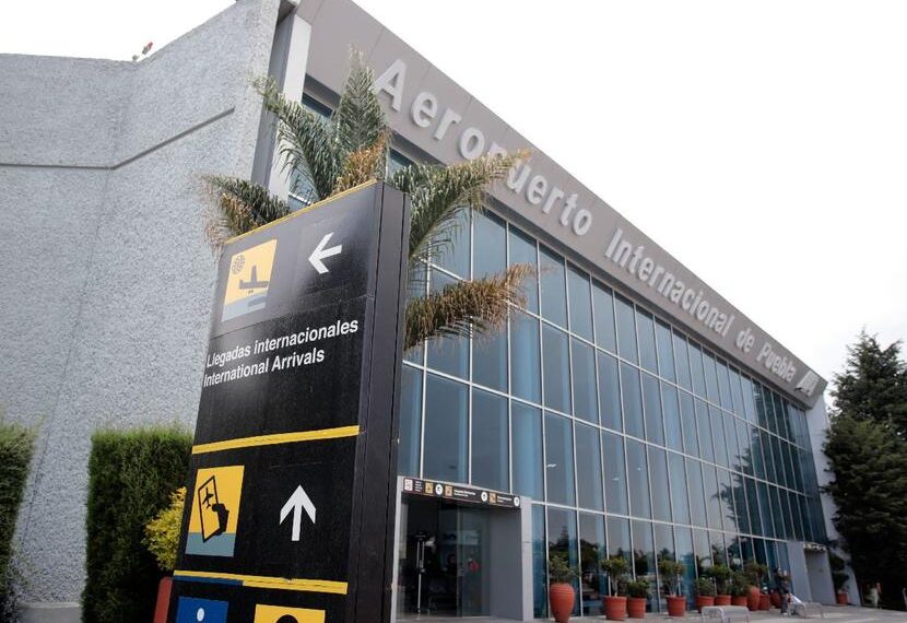 Cierran aeropuerto de Puebla por ceniza del Popocatépetl